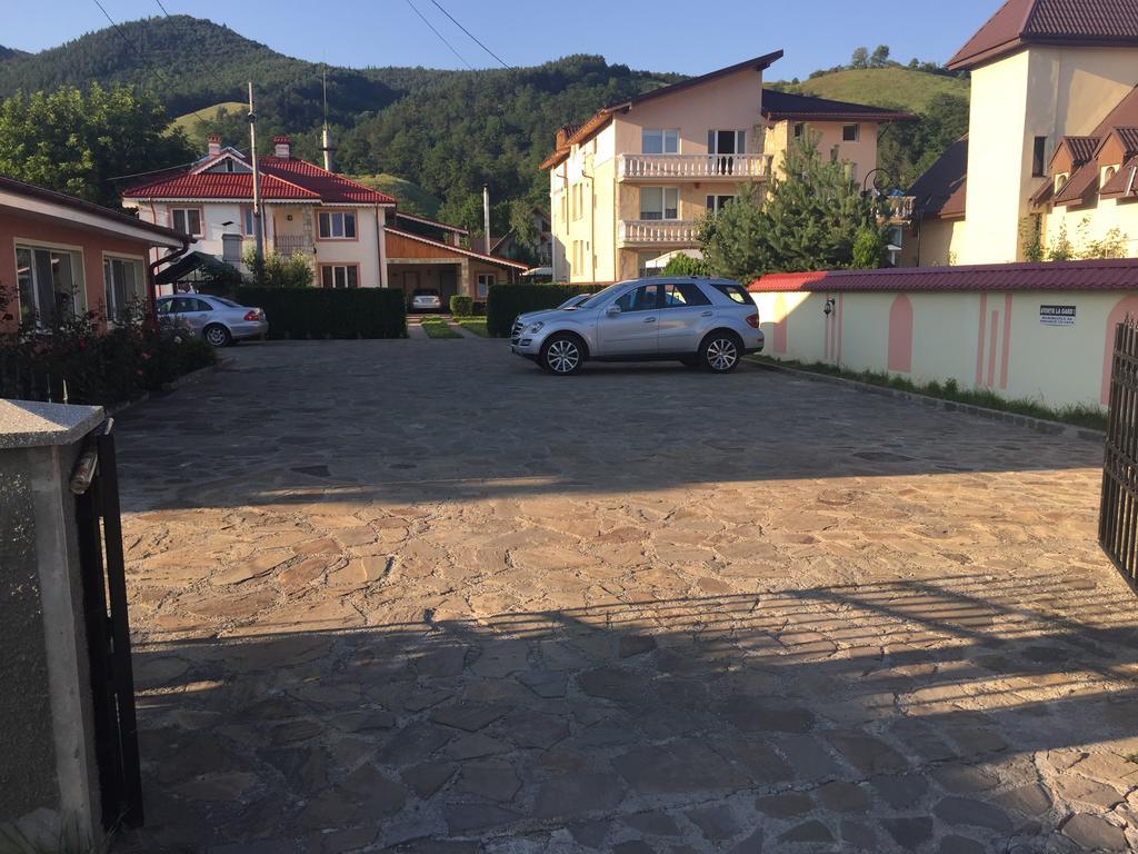 Pensiunea Flora Piatra Neamt Exterior photo